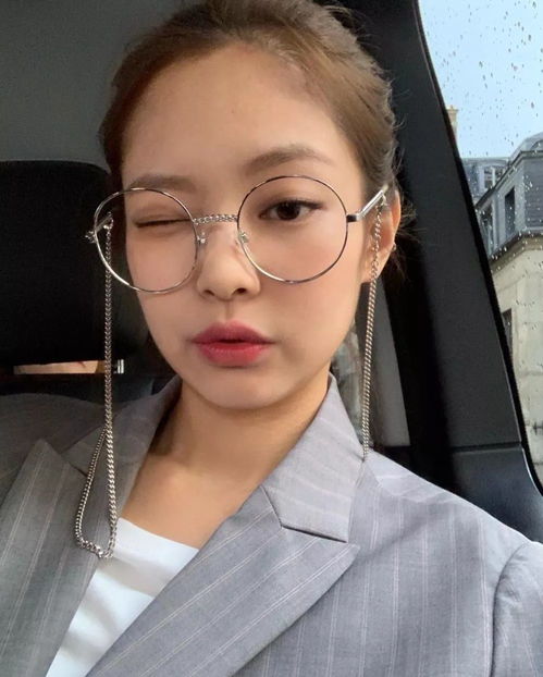 戴眼鏡 vs 不戴眼鏡,區(qū)別原來(lái)這么大